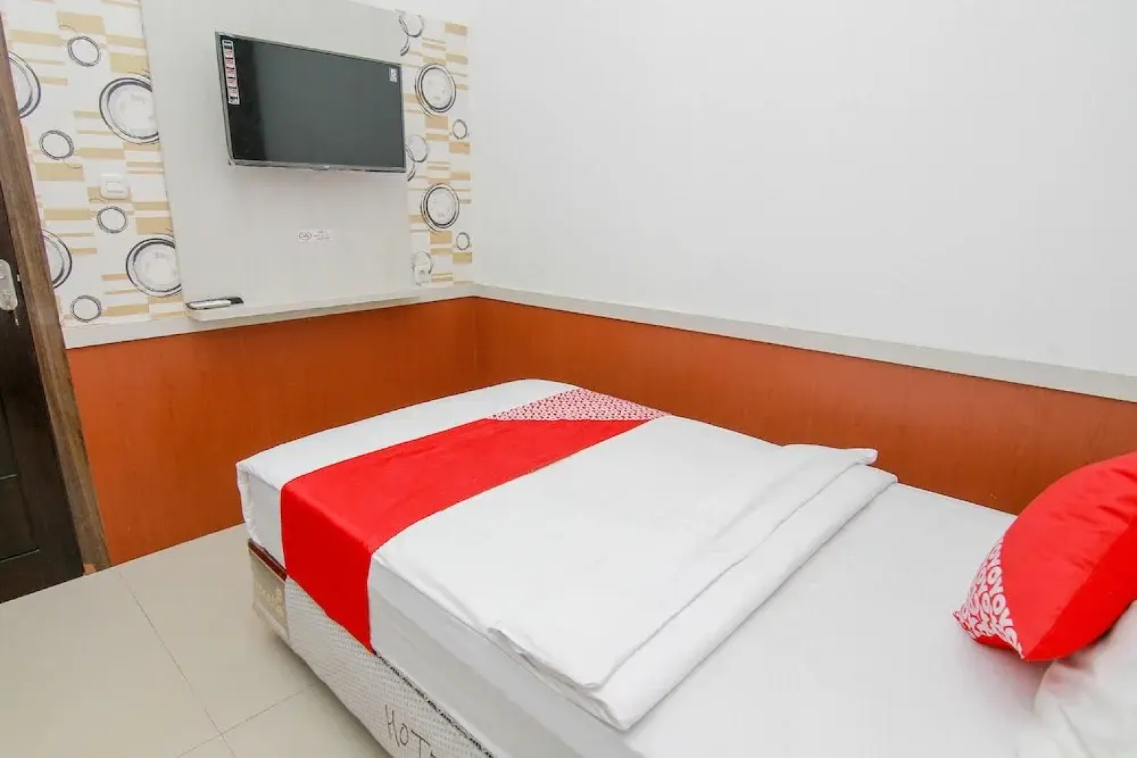 R Four Hotel by OYO Rooms