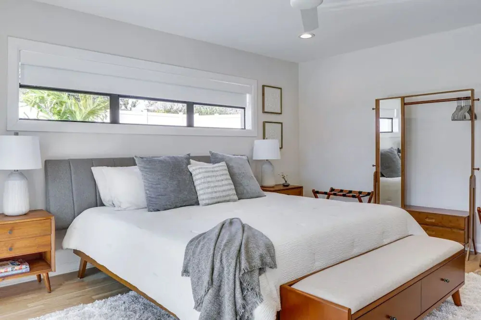 Lakeland Retreat: Private Heated Pool & Yard Games