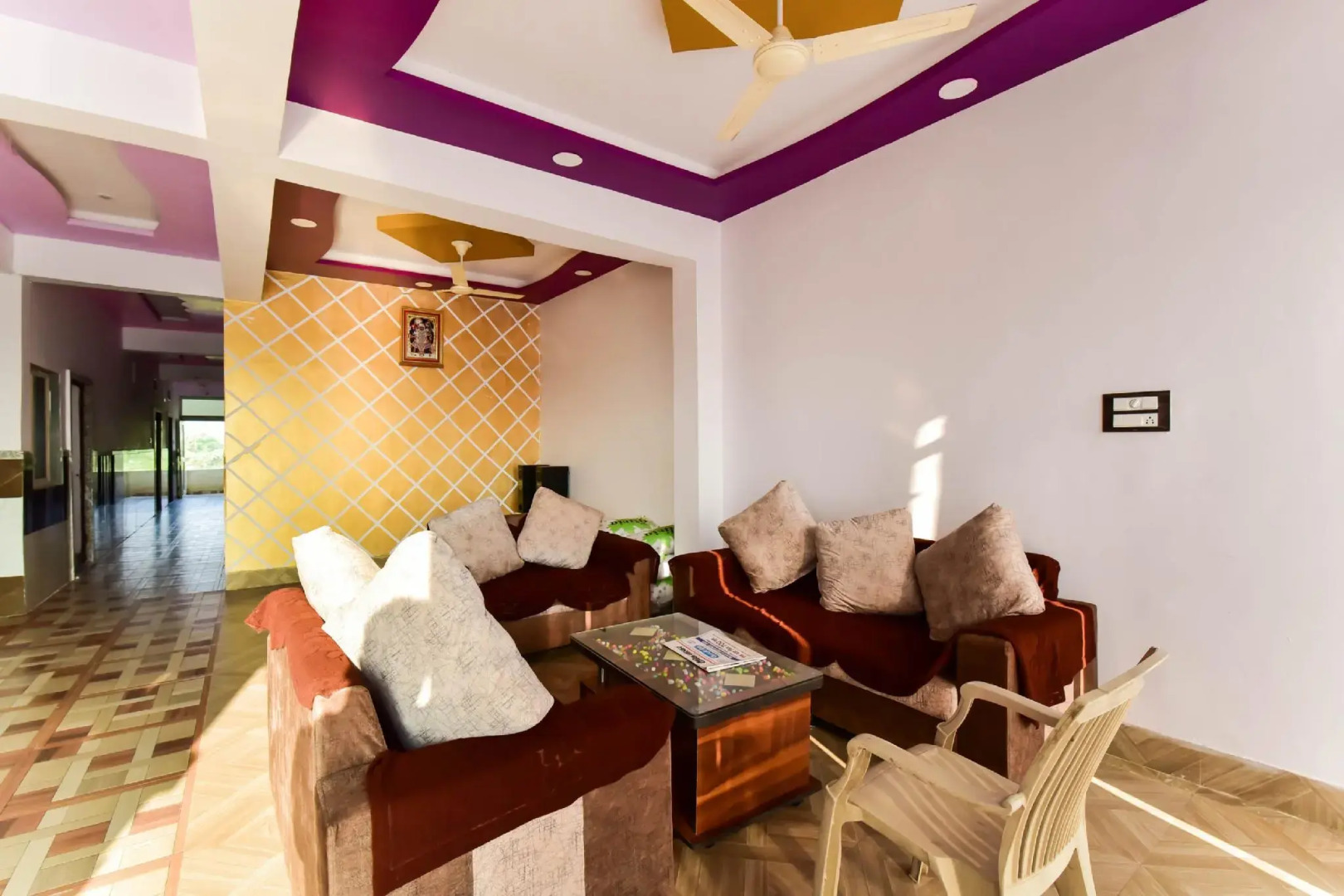 OYO 69990 The Villain