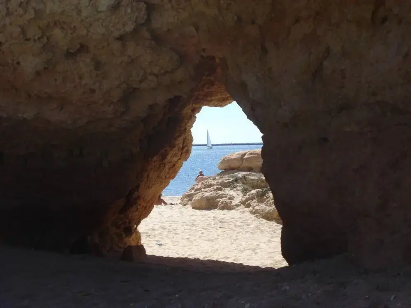 Waterfront, big Terrace, hot tub & 200 m to Beach