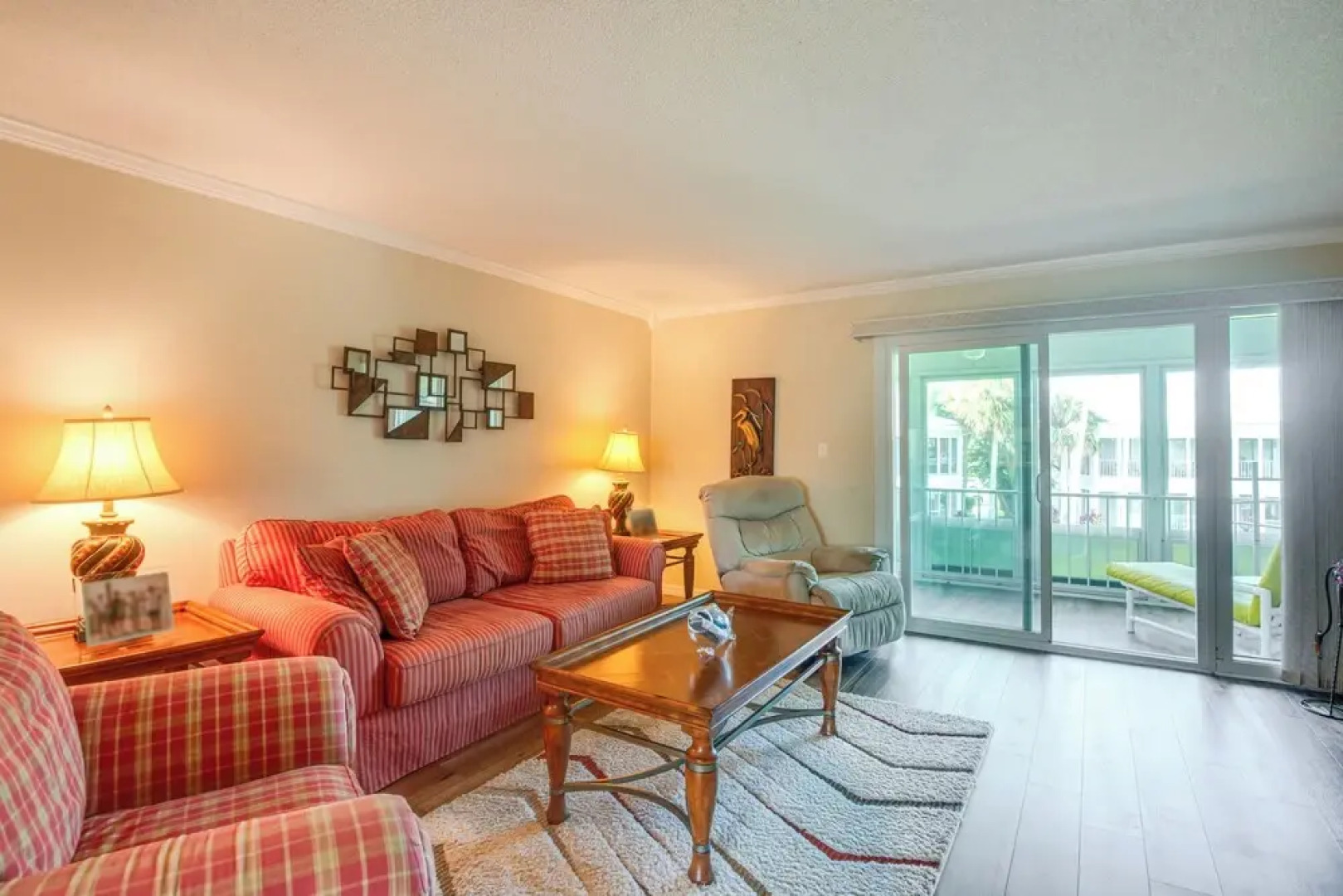 Quaint Welaka Getaway: Steps to St Johns River!