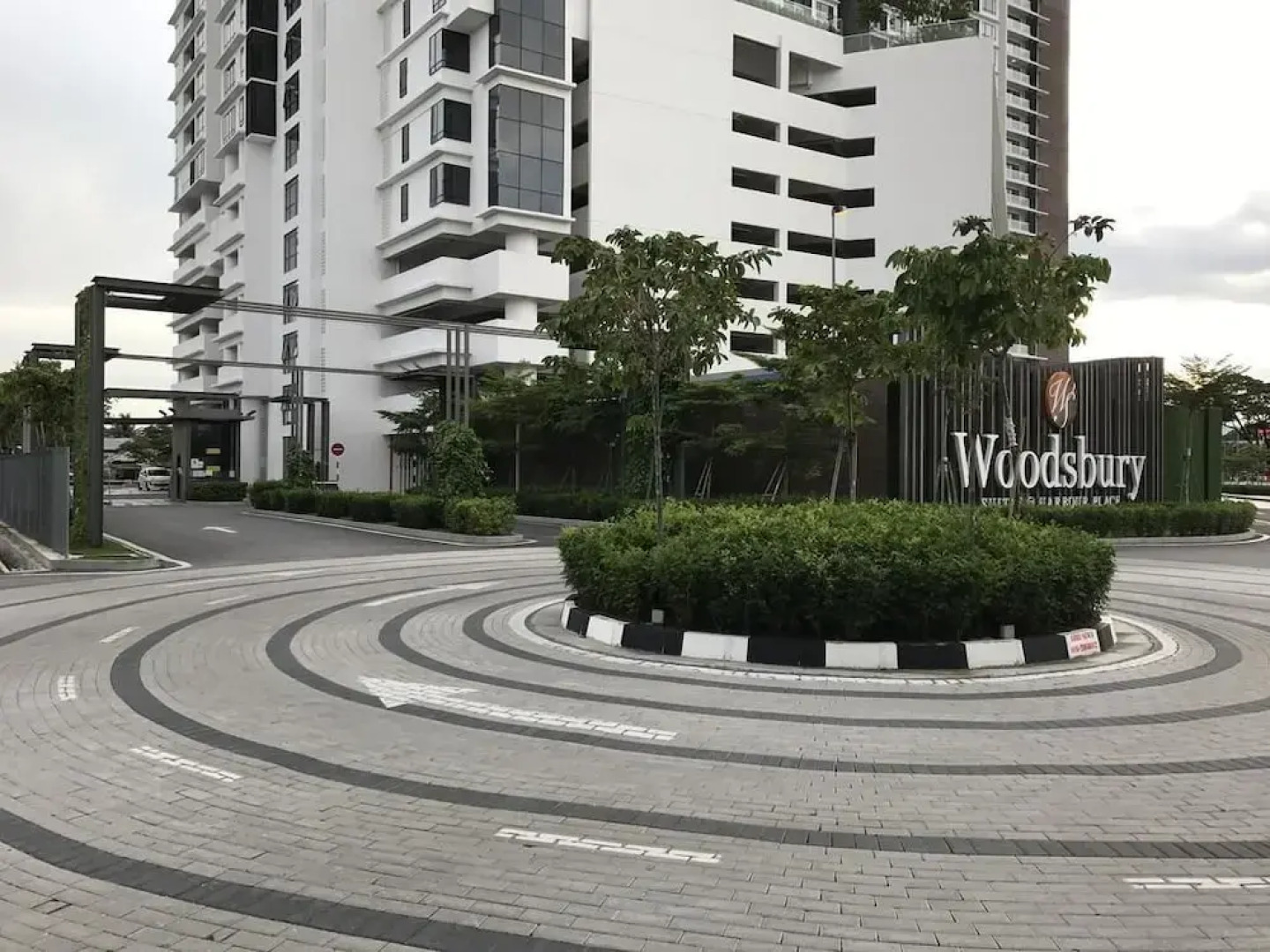 Woodsbury Suites 7722 Butterworth