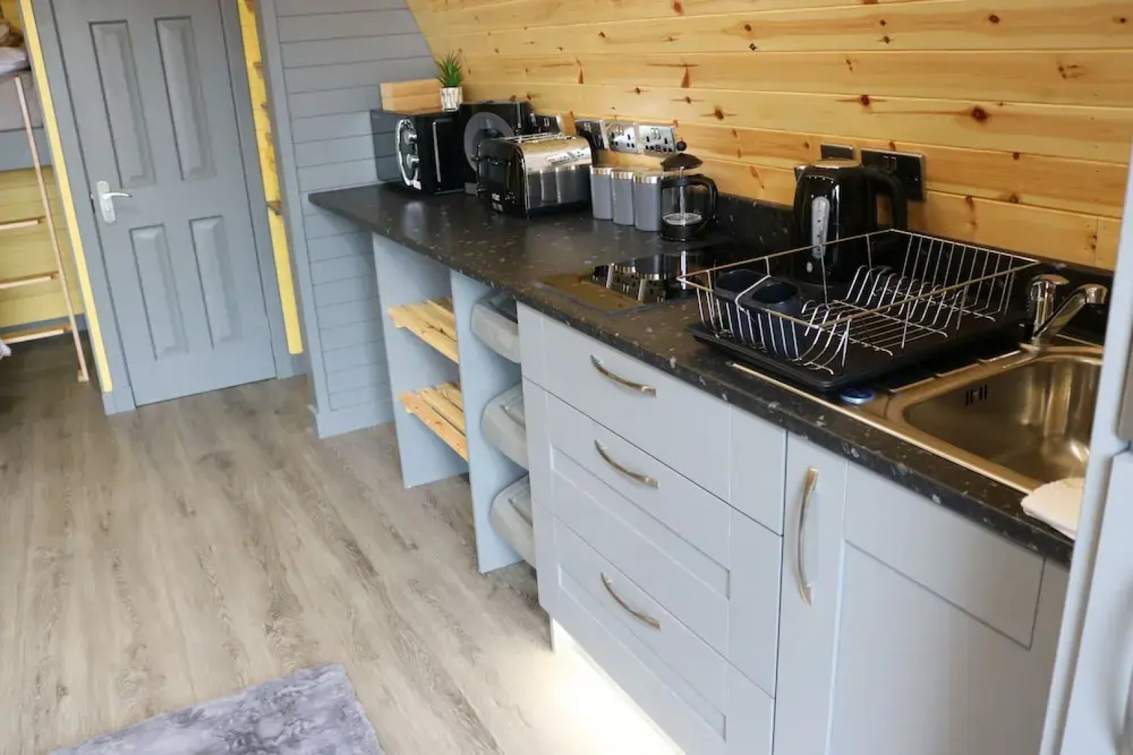 Glampods - 5 Berth Glamping Pod Elgin