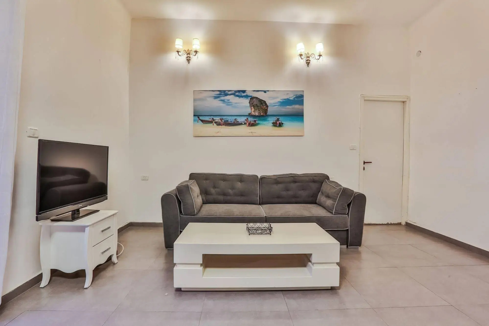 The Sea Apartments Tel Aviv by different locations
