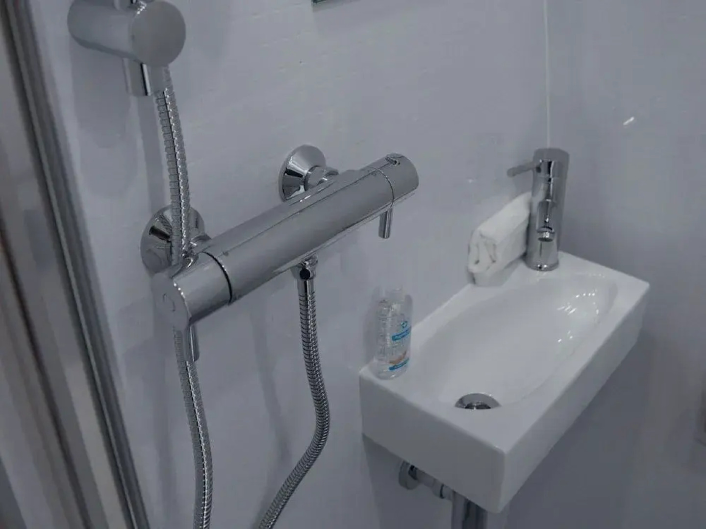 Door to the Shore - Seafront Cottages