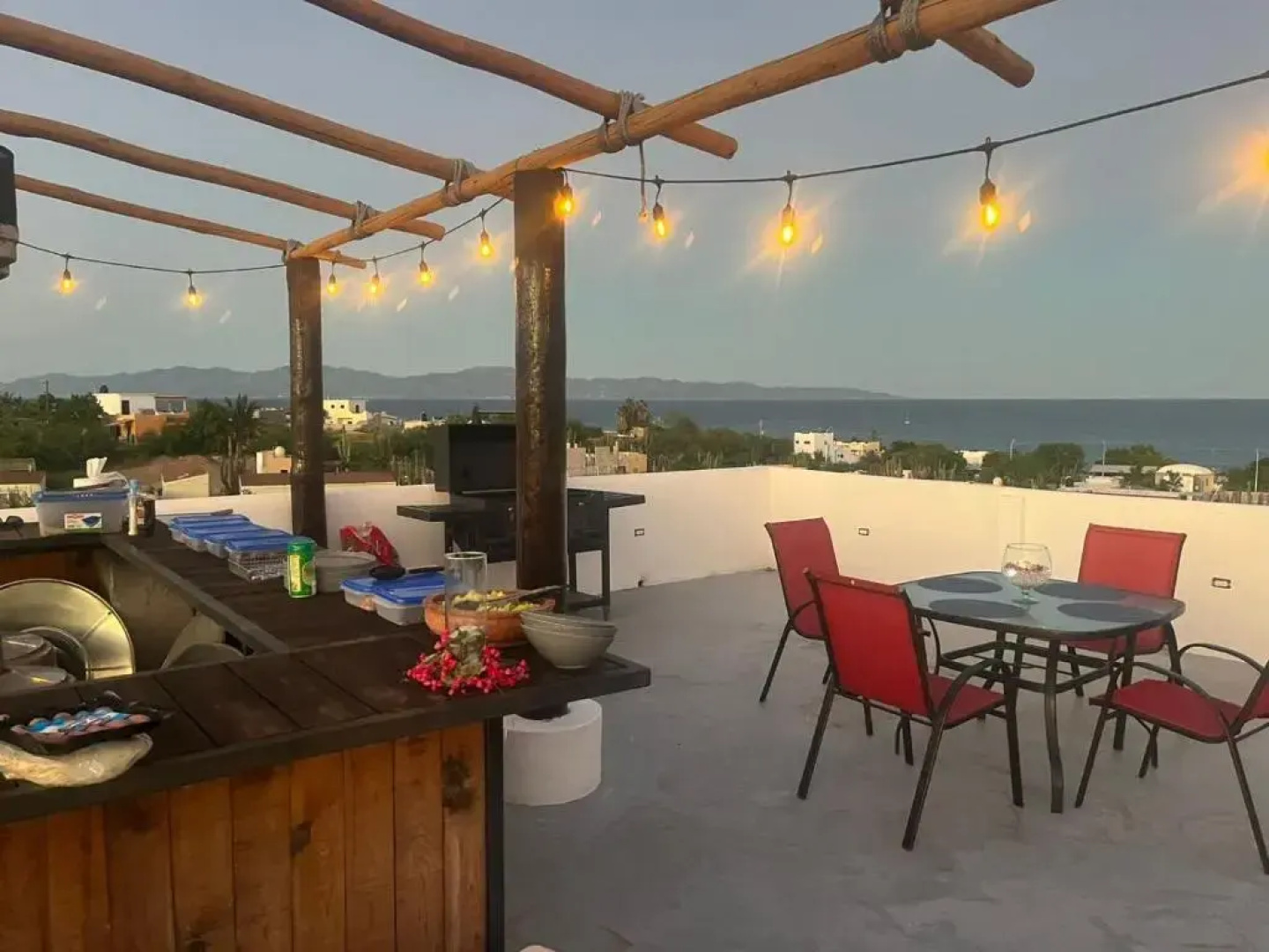 Casa Arrecife, Beach is steps away! Fast internet, Private cozy room!