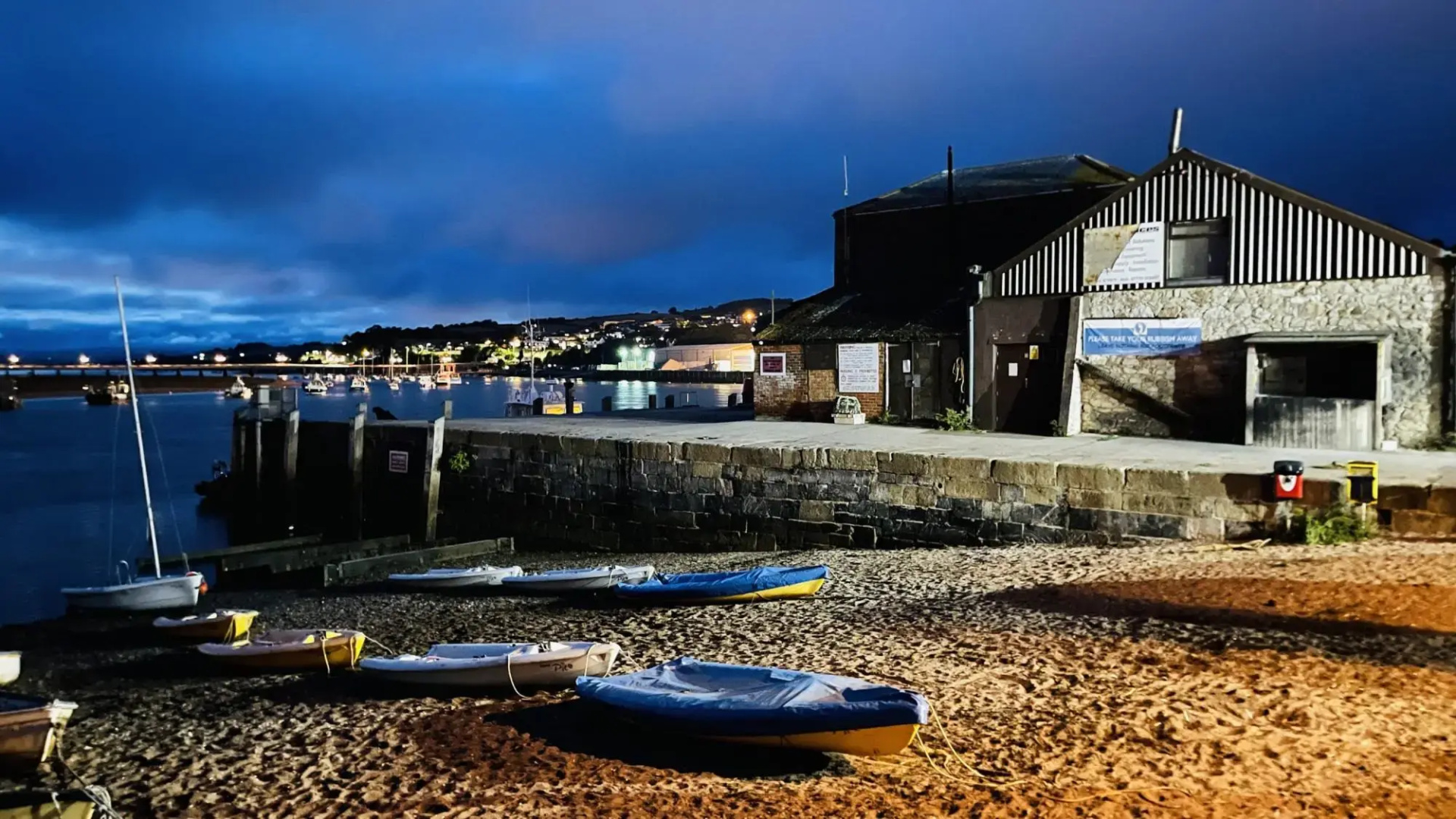 Crab Shack Apartments - Stylish back beach duplex apartment, Teignmouth