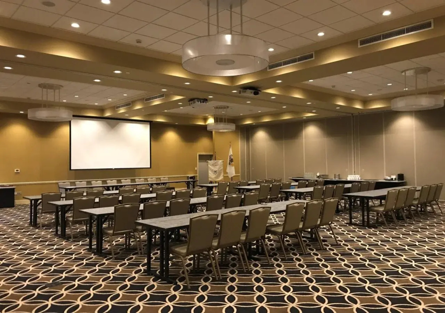 Holiday Inn Hotel & Suites East Peoria by IHG