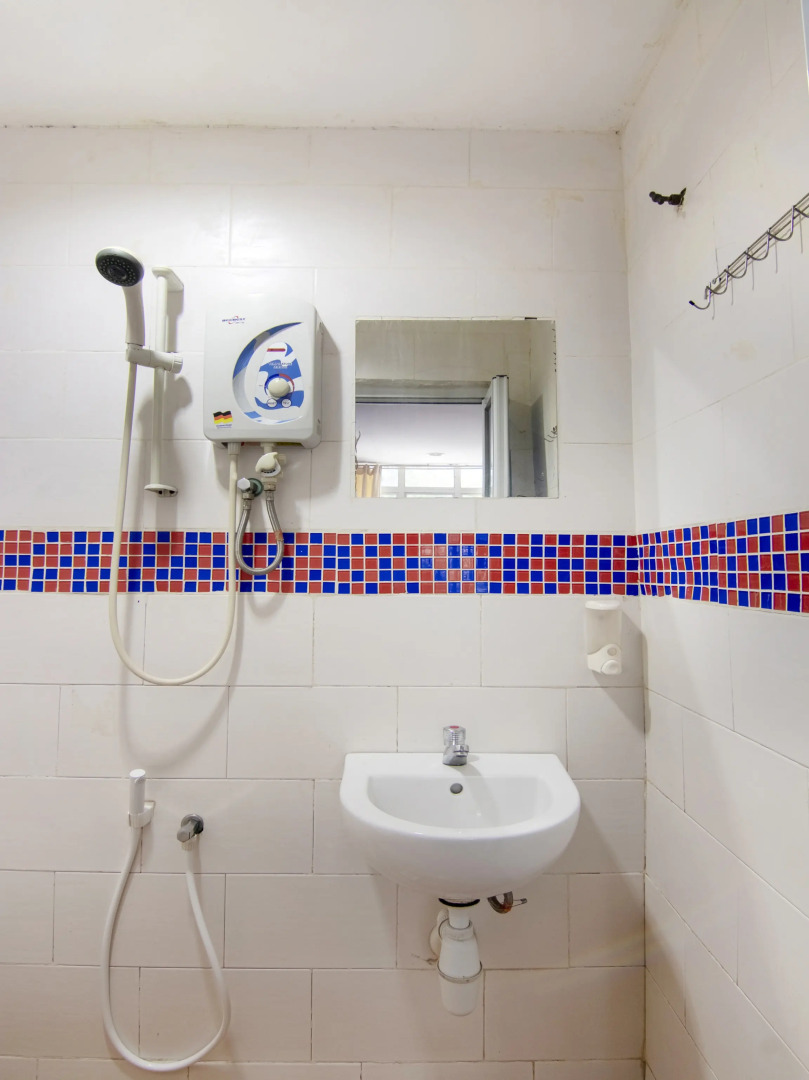 OYO 89891 1st Inn Hotel Subang (SJ15)