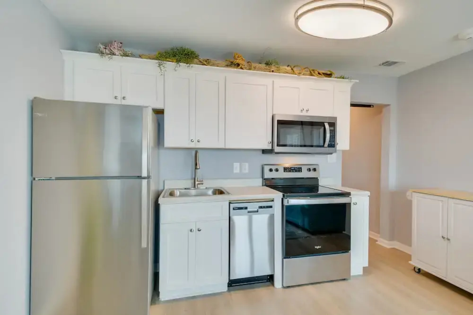 Resort Perks: Gulf Shores Beach-inspired Condo!