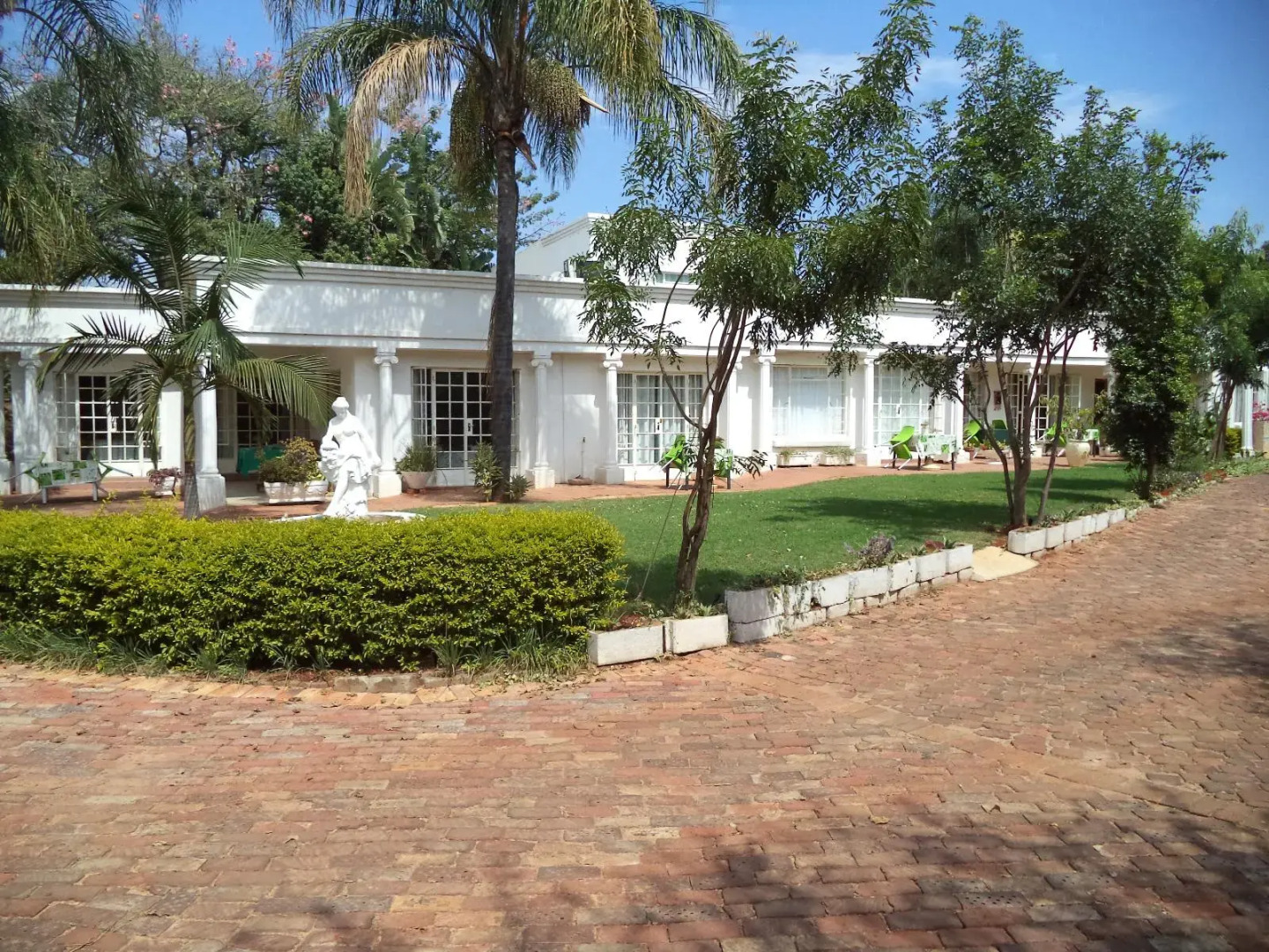 Heatherdale Guesthouse & Shuttle Services