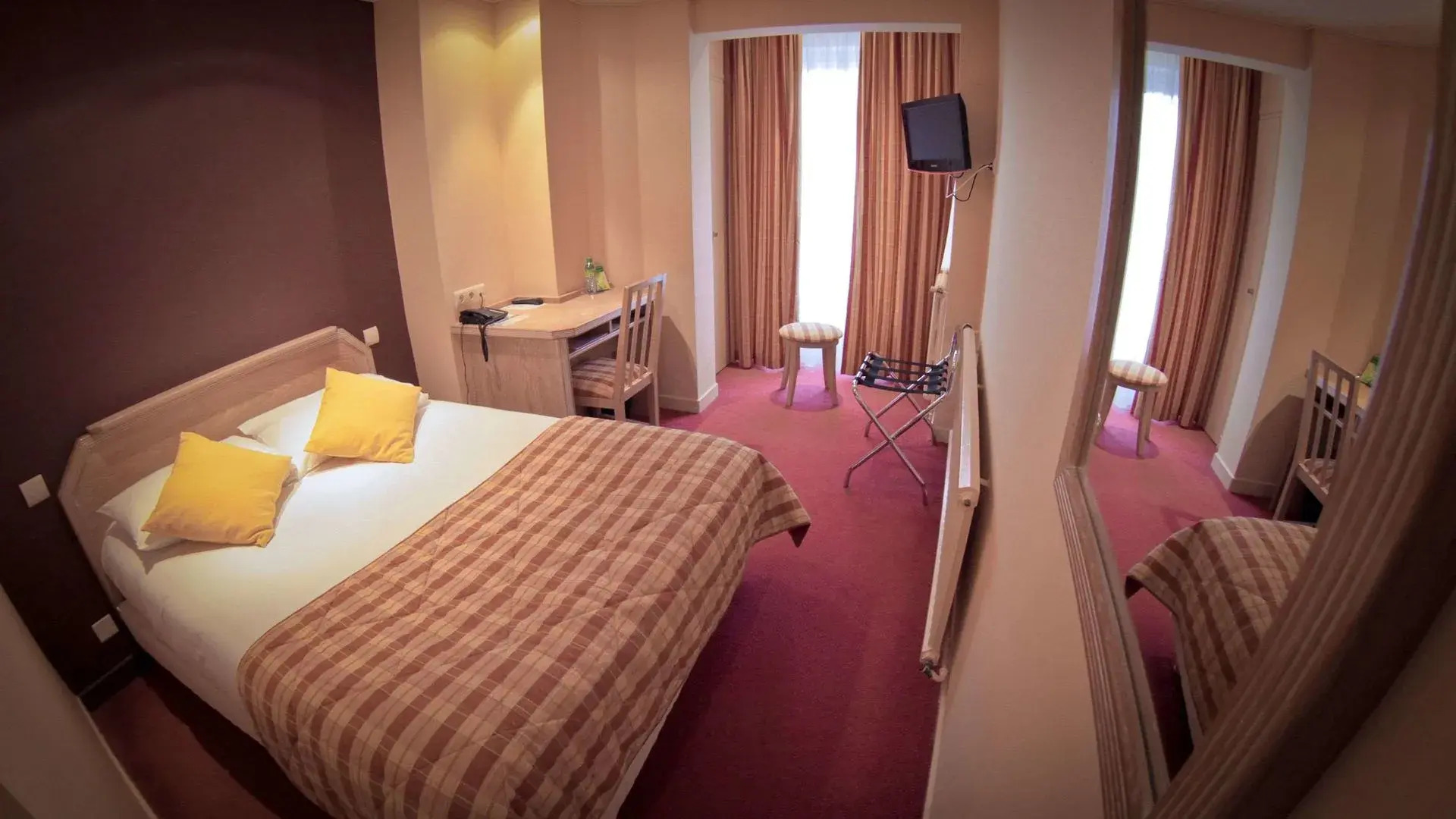 Brit Hotel Les Voyageurs