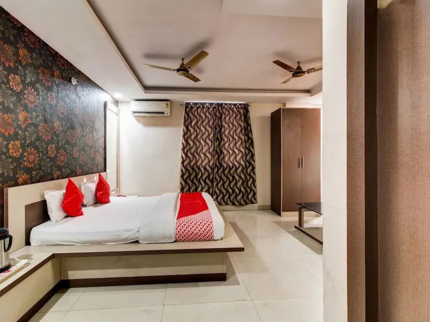 Oyo 27696 Jai Ganesh Banquet Hall & Rooms