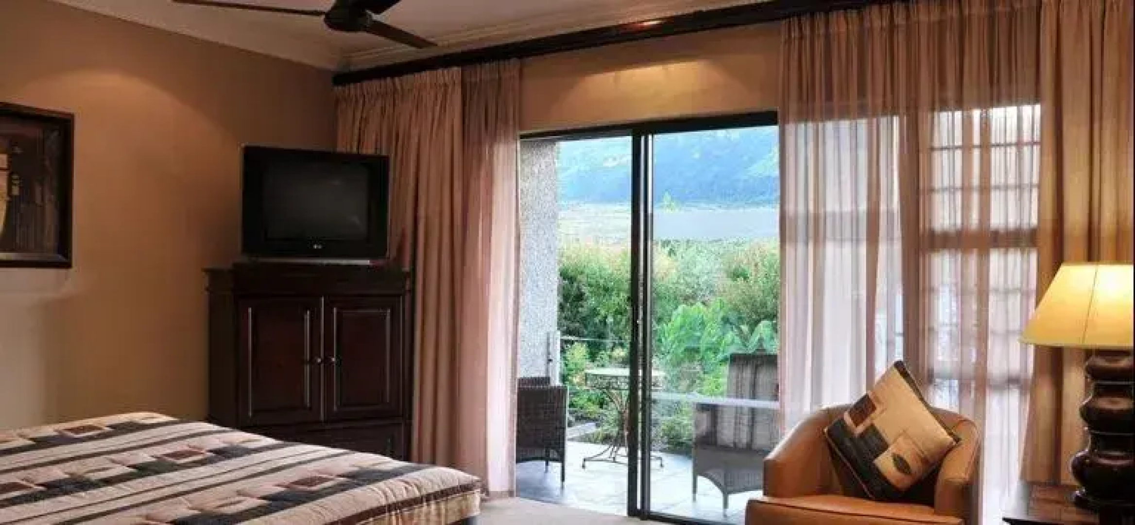 Cathedral Peak Hotel