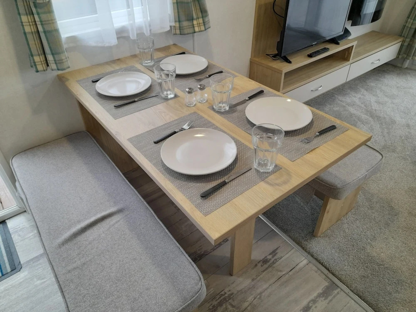 12A Beautiful Lodge Home For Hire 2 Bedrooms