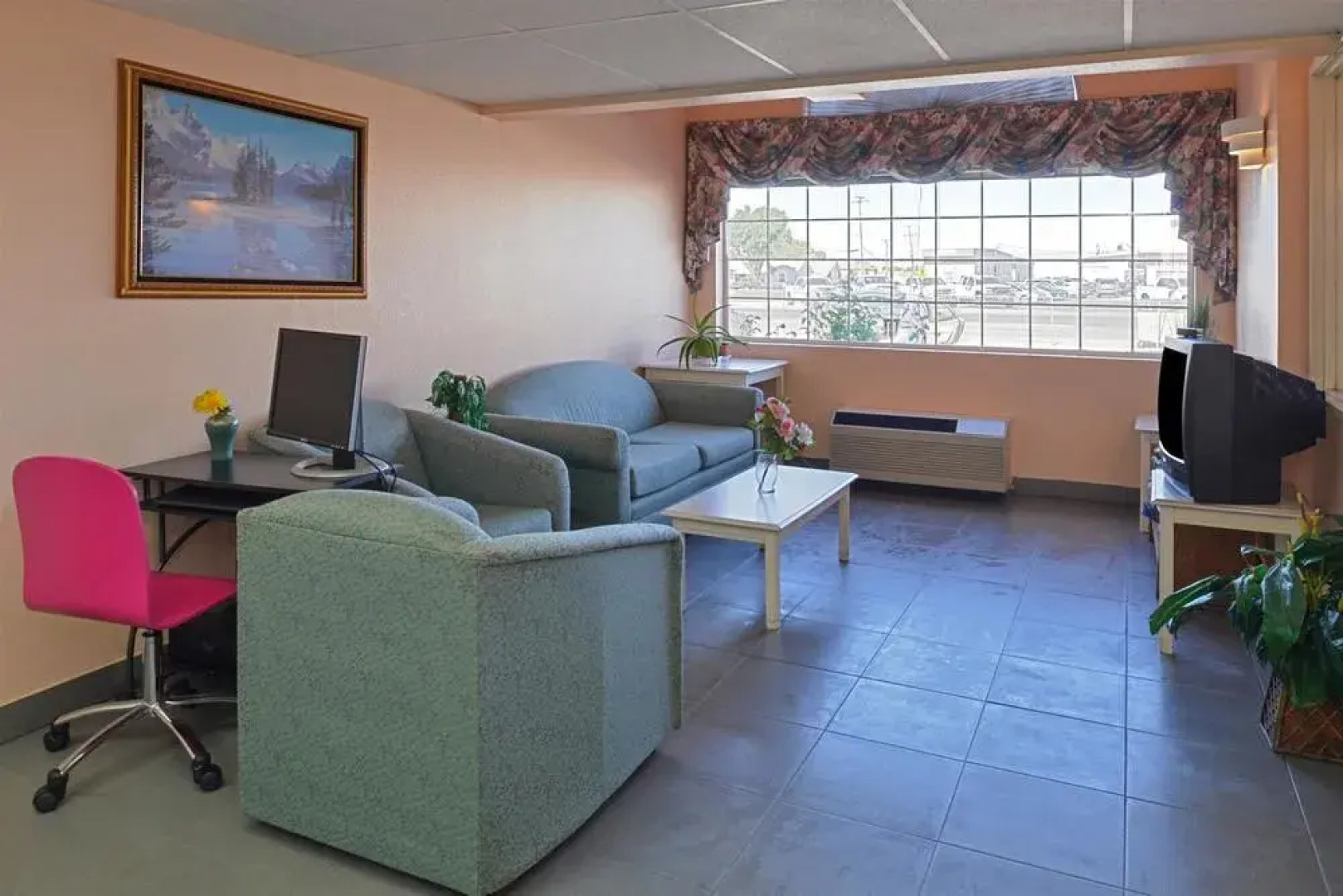 Rodeway Inn & Suites