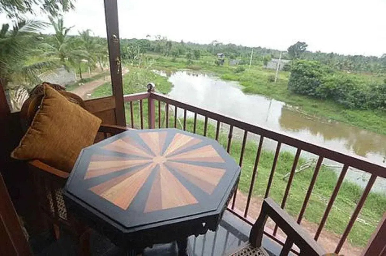 White Peacocks and Birds Resort