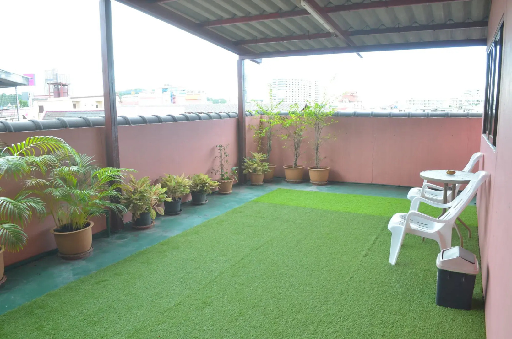 Pattaya Holiday Lodge