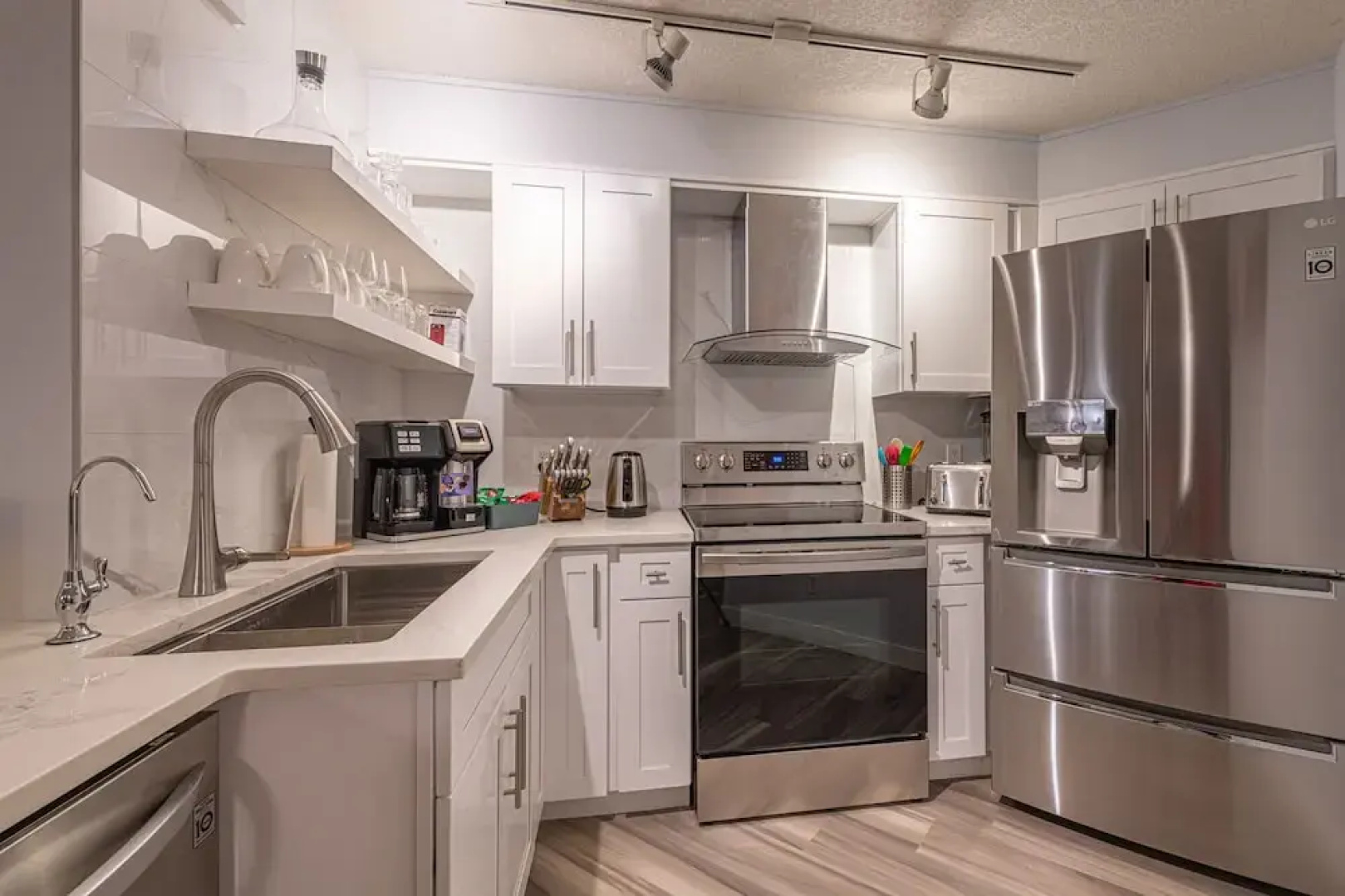 One Bedroom Suite with BBQ & huge Patio