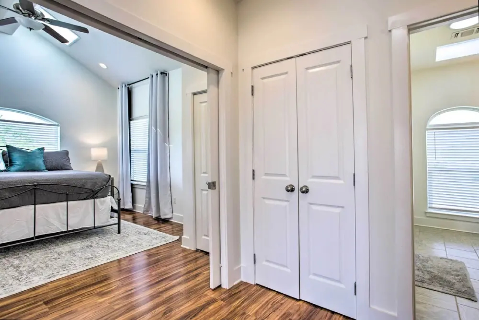 Waveland Abode w/ Patio, Walk to Beach!