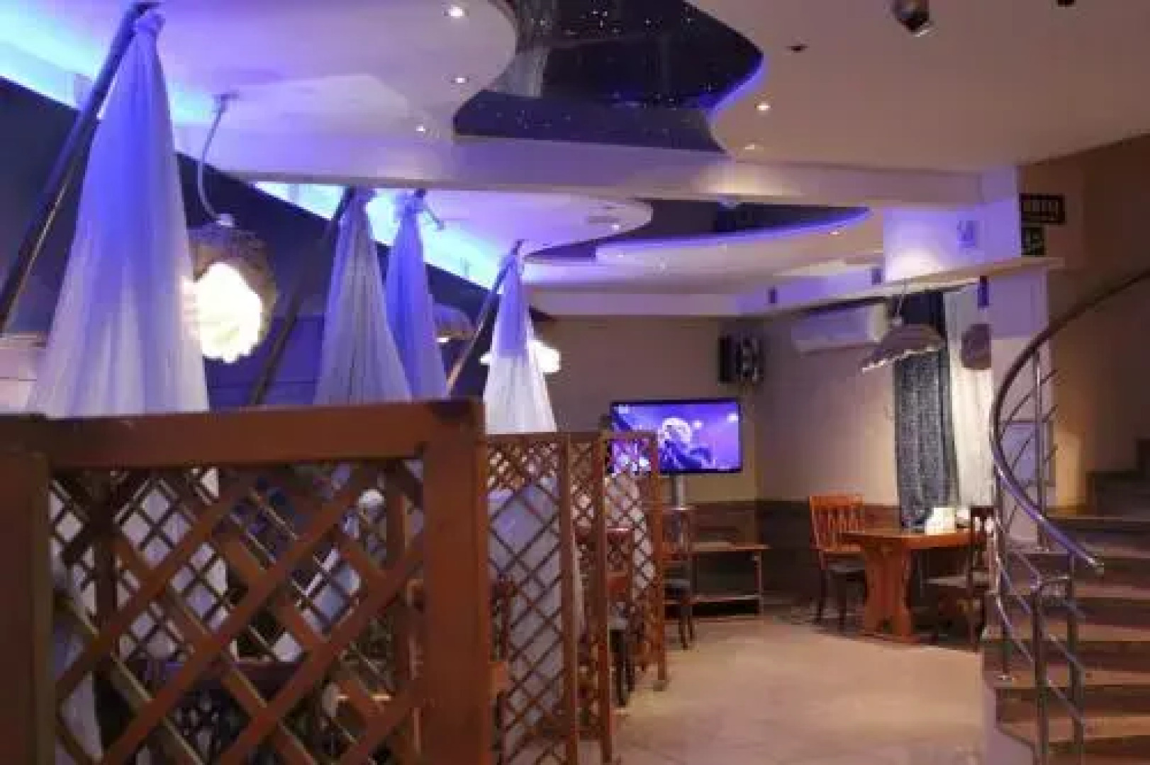 Three Dolphins Hotel