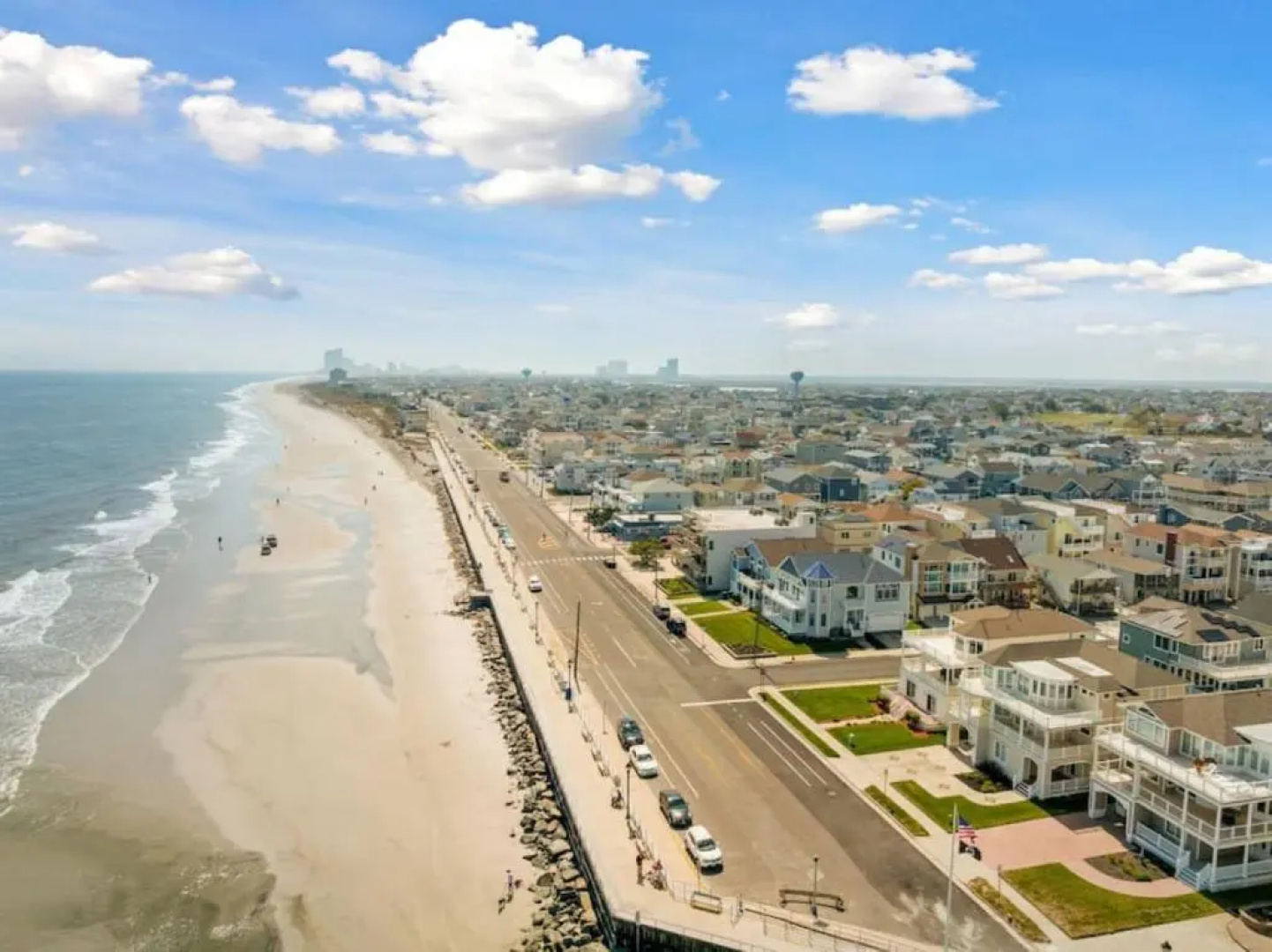 Unit B 2nd fl 2nd fl Hideaway 2 Block to Beach Parking