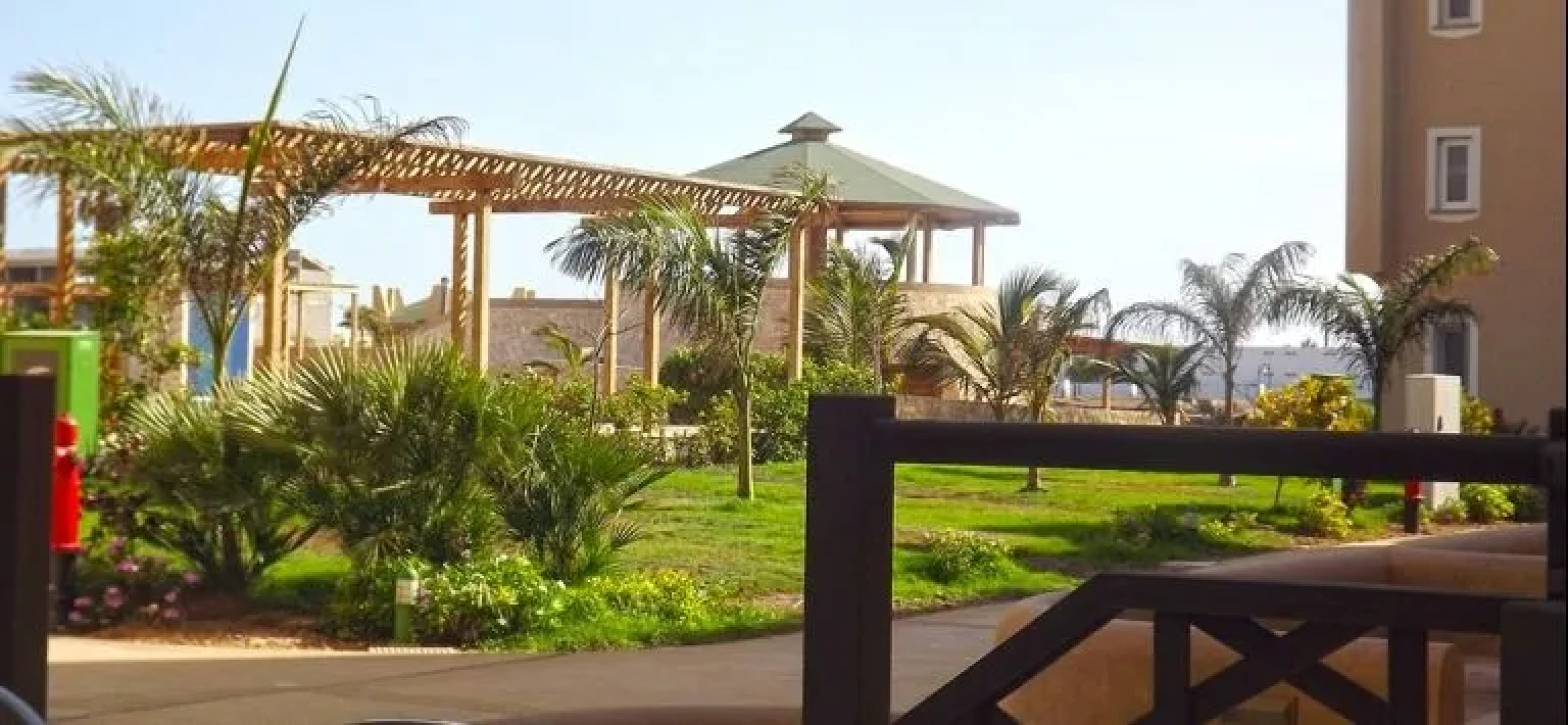 Djadsal Moradias Tropical Resort