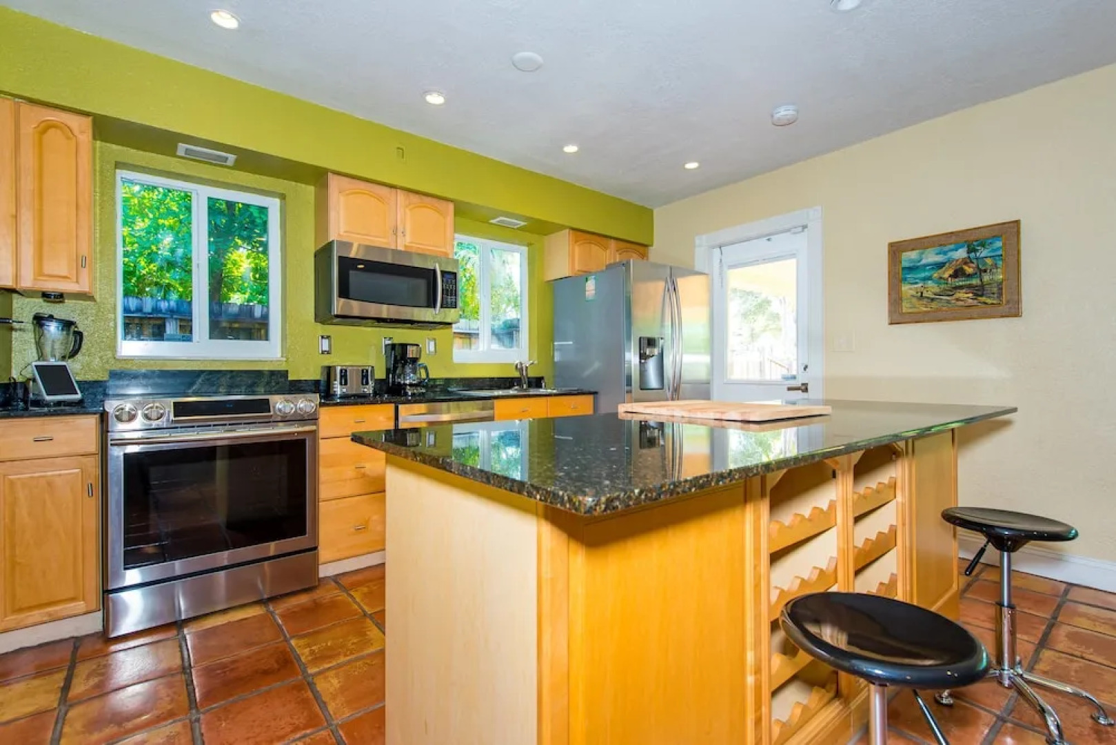 Lush Oasis Home - 2 Br home by RedAwning