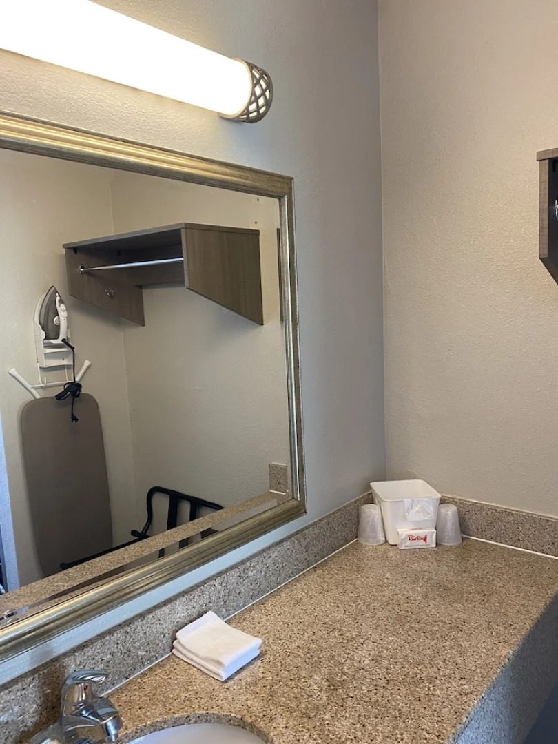 Hometowne Studios By Red Roof Vero Beach - I-95