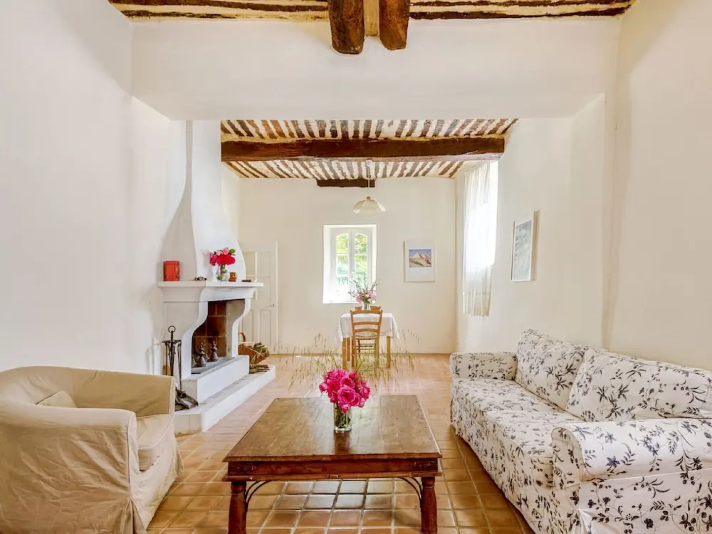 Quaint Holiday Home in Rustrel With Swimming Pool