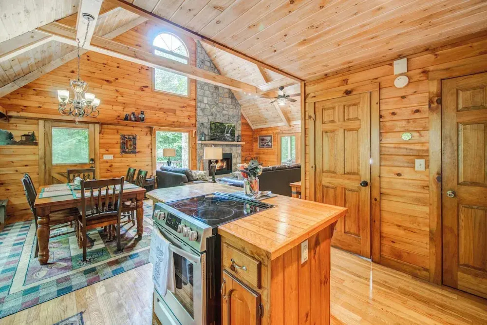 Bear Track Falls Peaceful, Quiet Mtn. Retreat!