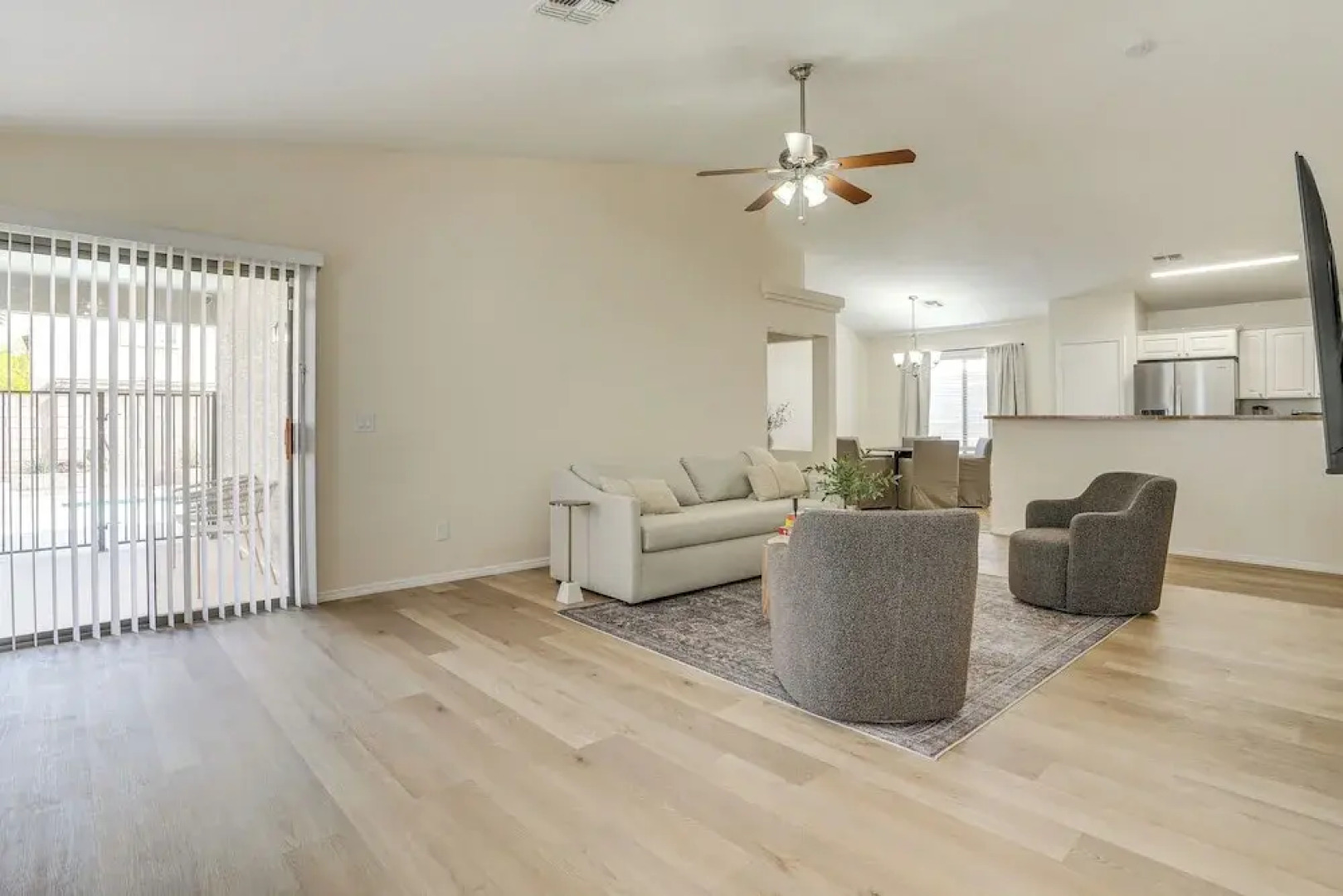 6 Mi to State Farm Stadium: Avondale Family Home!