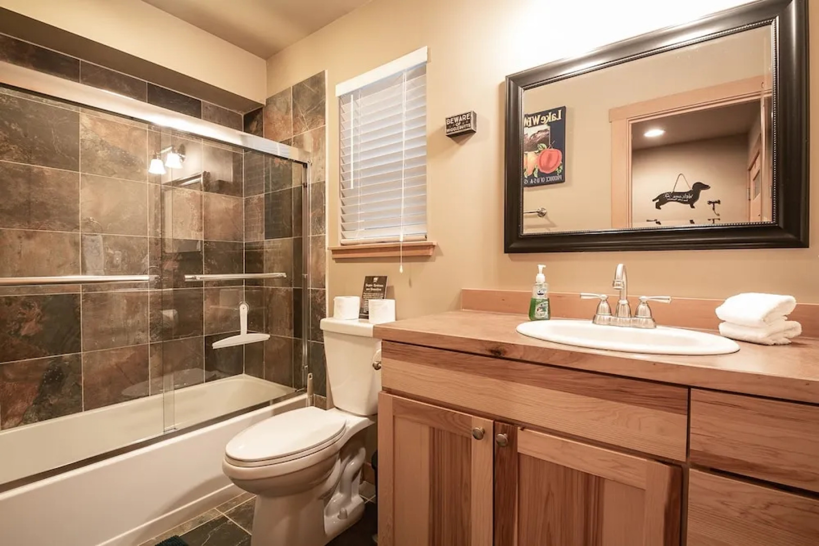 Paws in the Mountains Holiday home 2 NW Comfy Cabins