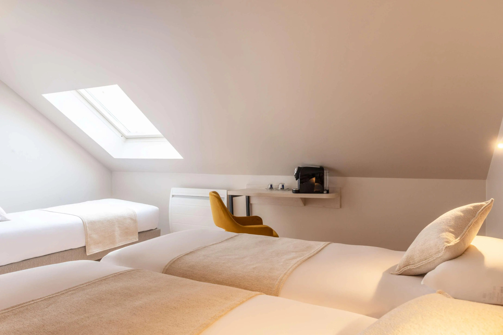 Отель The Originals Boutique, Hôtel Porte de Dieppe