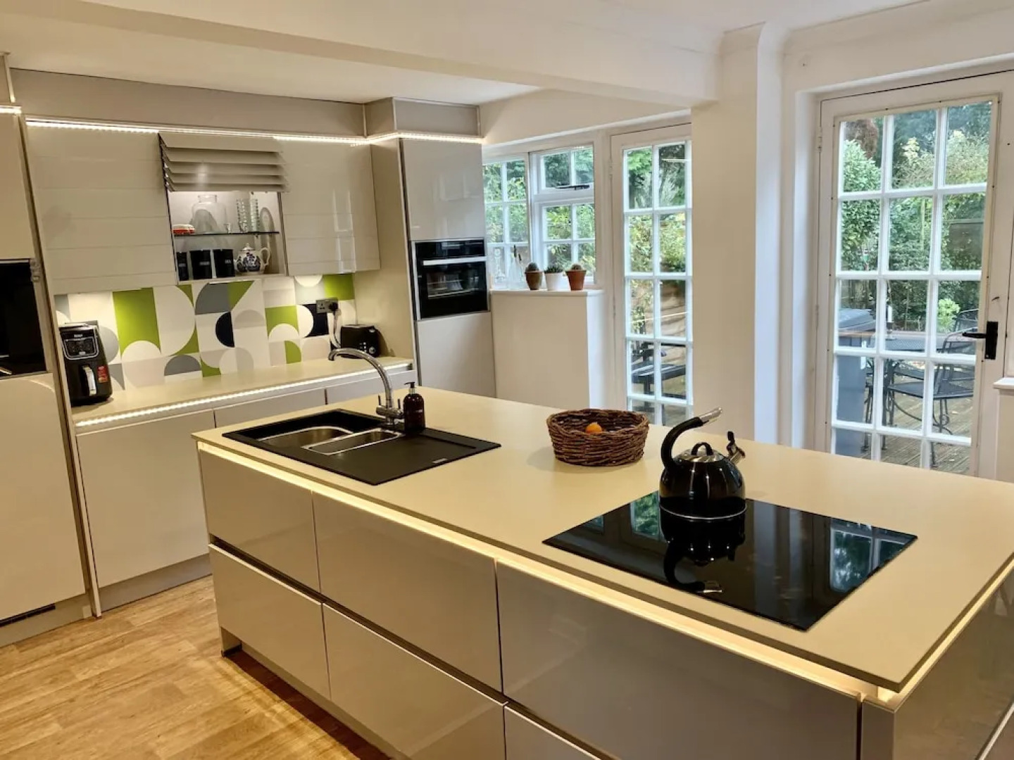 Stylish Central House Next To Warwick Castle