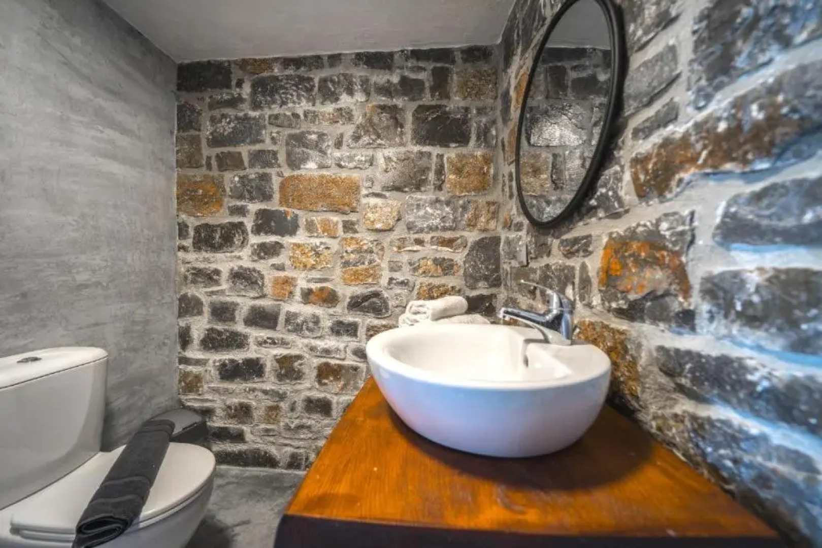 TerraZeus - Stone House Beachfront 3