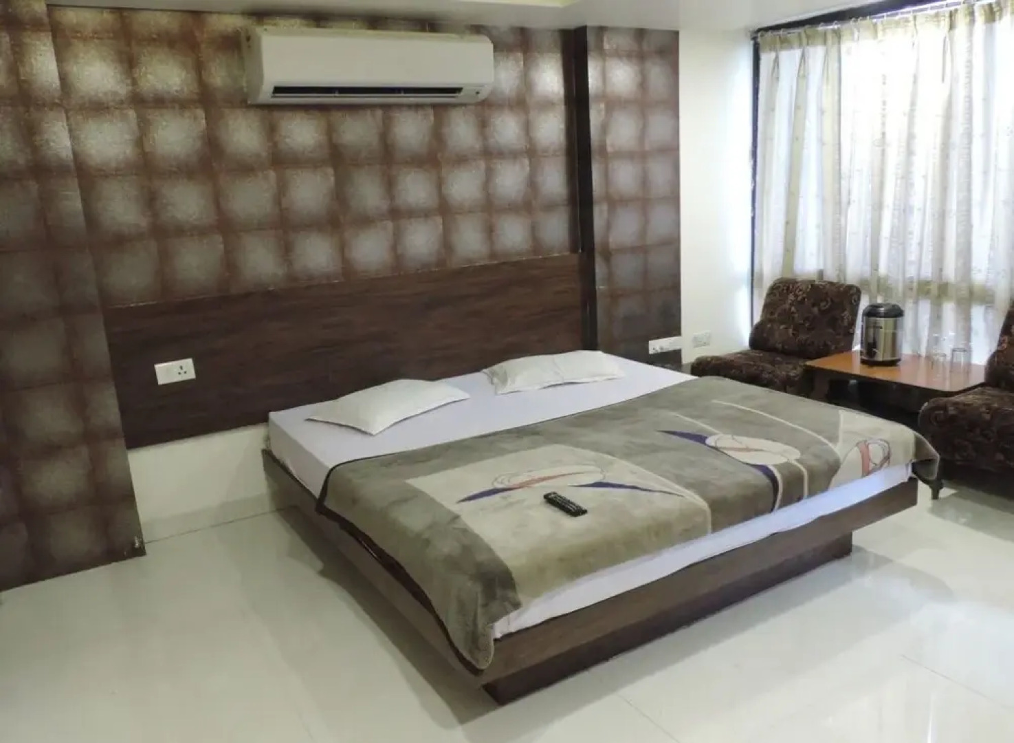 Anroute Stays130- Patel Road