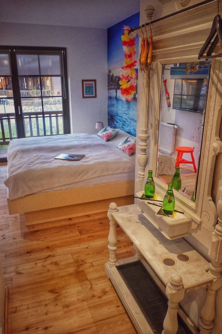 Road Stop Neandertal