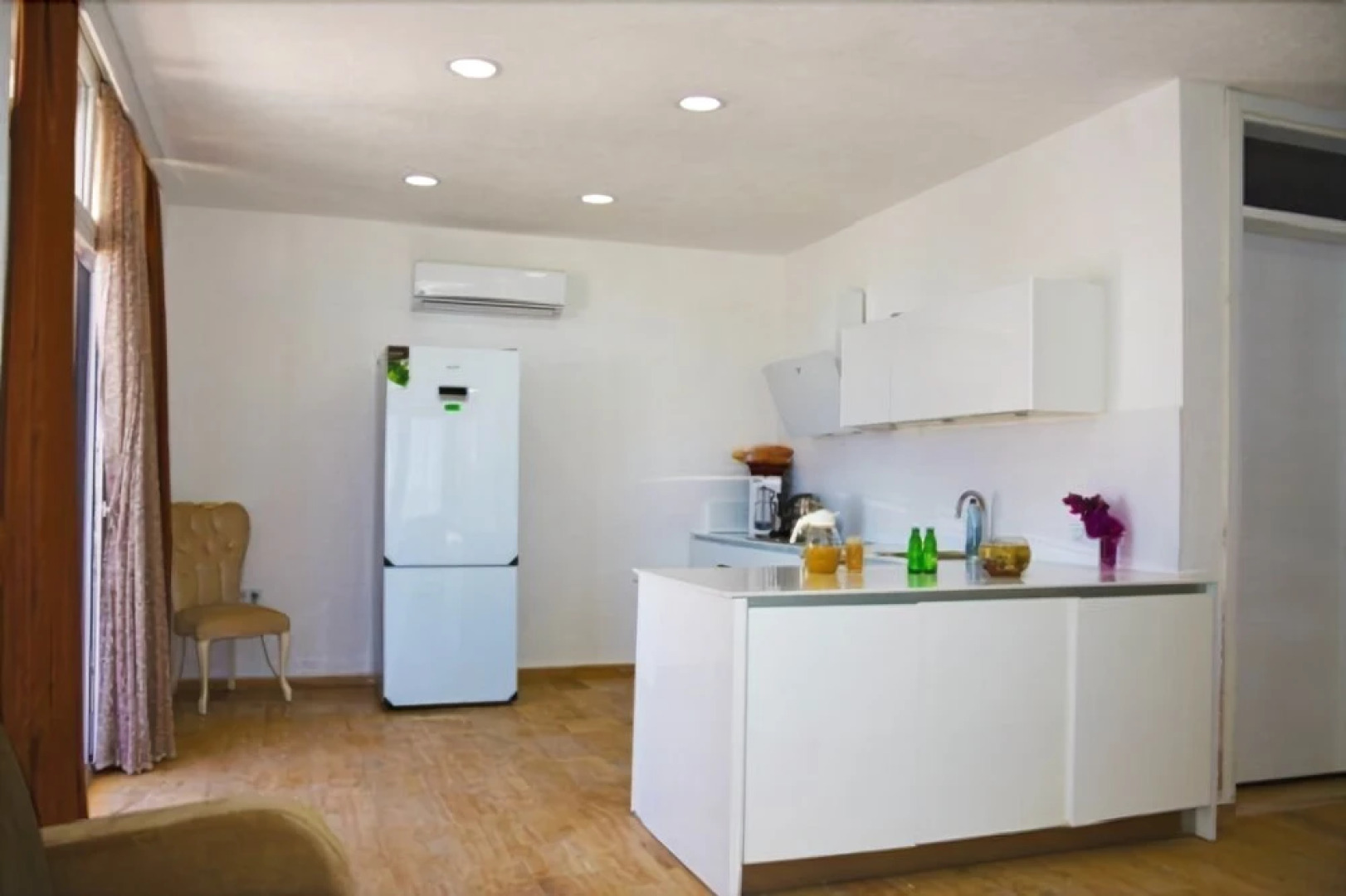 Sunrise Marina Suit Apart