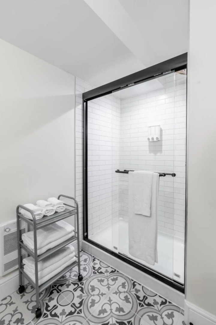 Rideau Comfort 2BD 1BA Apartment Free Parking