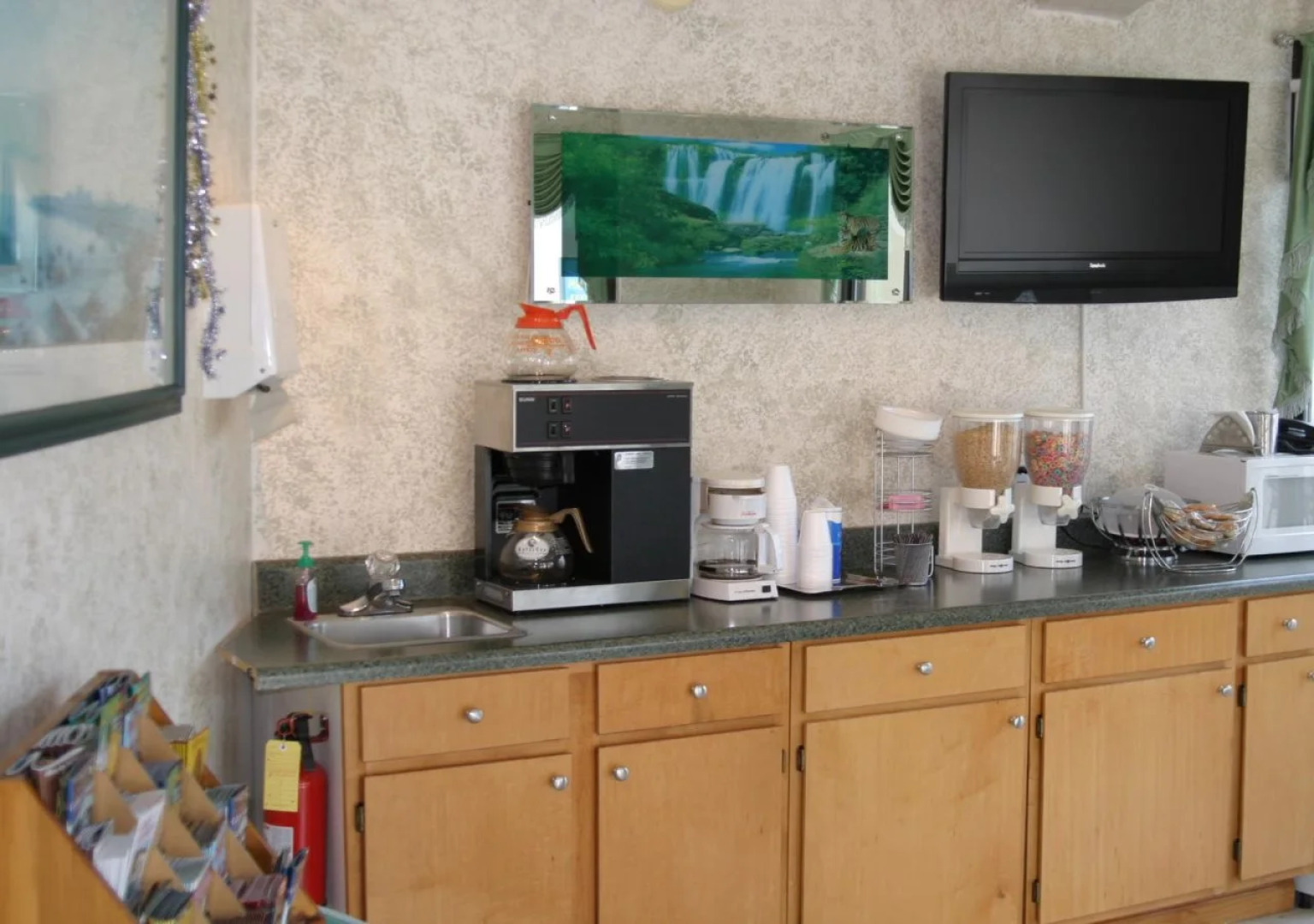 Express Inn & Suites