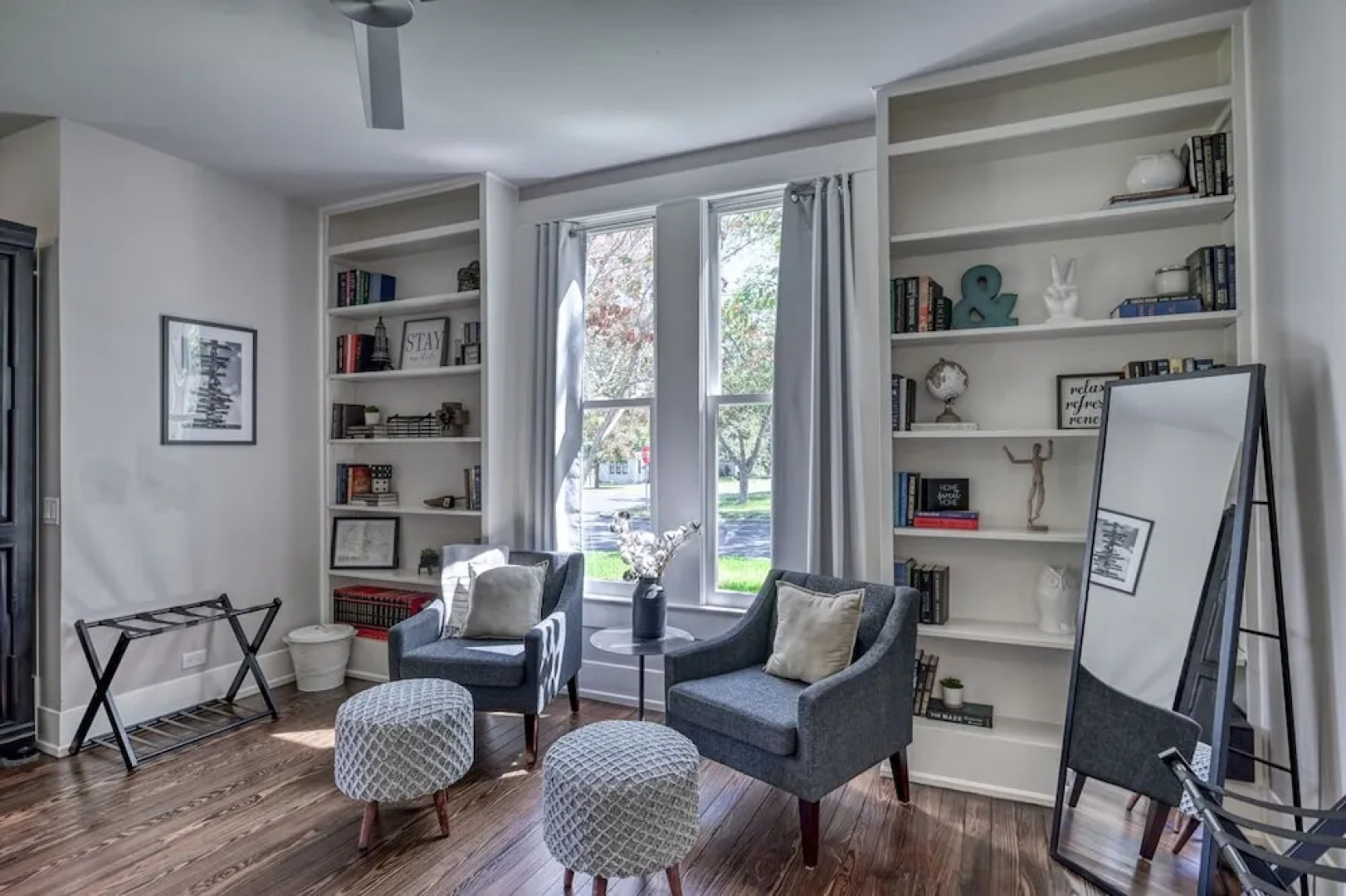 Modern Luxurious Home-w/game Room and Firepit!