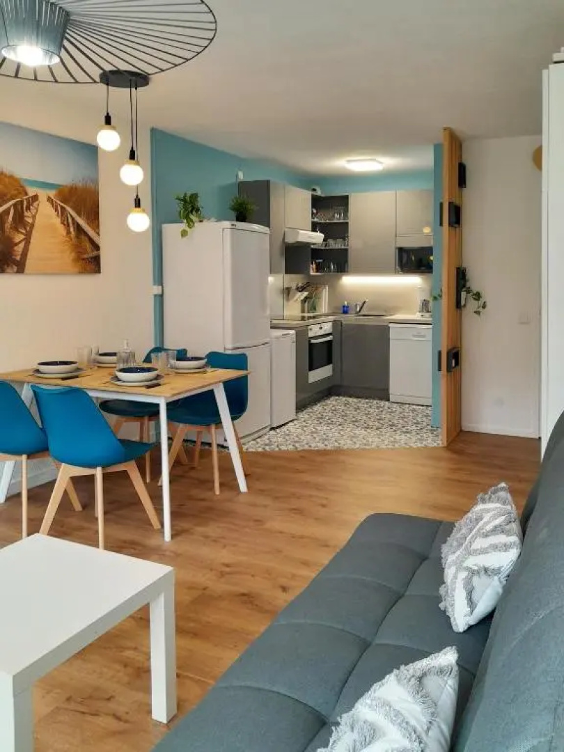 Joli 2 pièces sur le port avec piscine, terrasse, parking