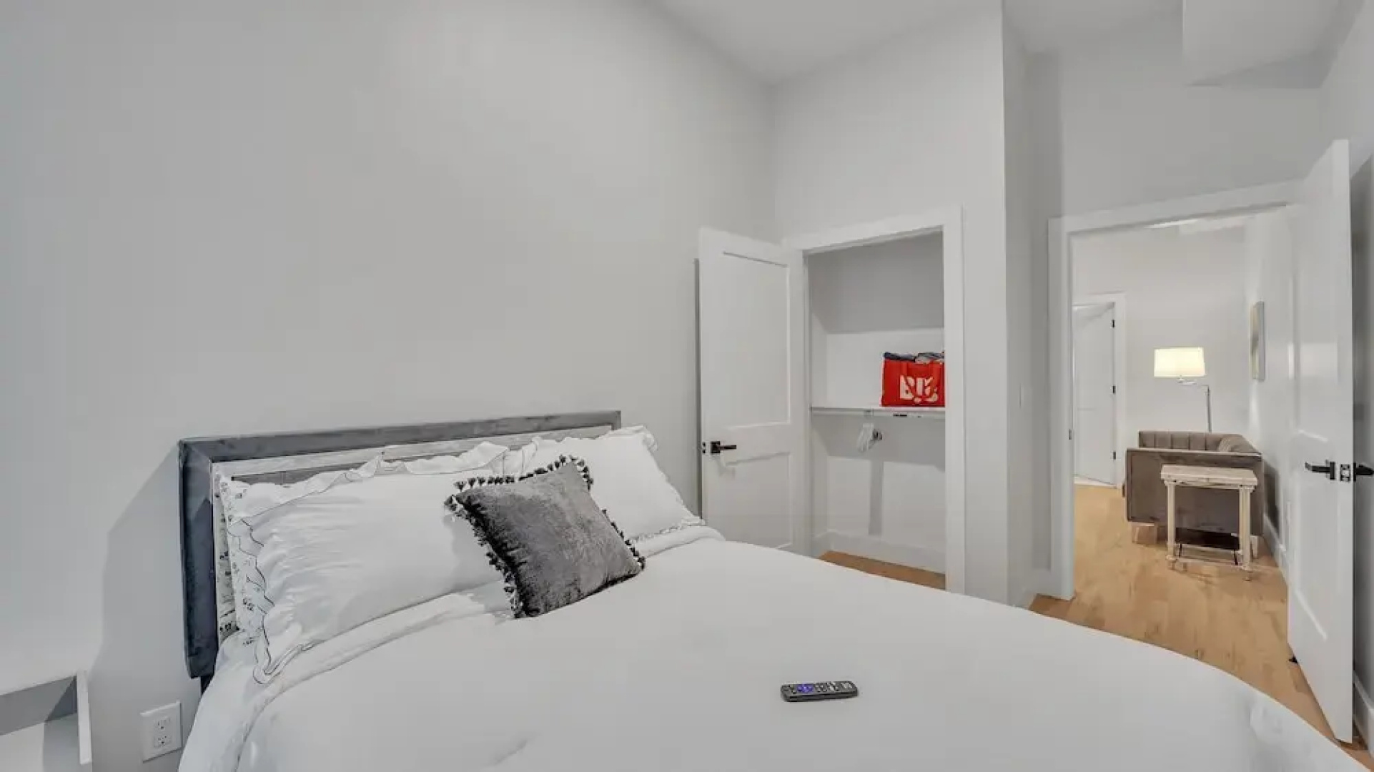 Charming Gem In Newark 3 Bedroom Apts by RedAwning