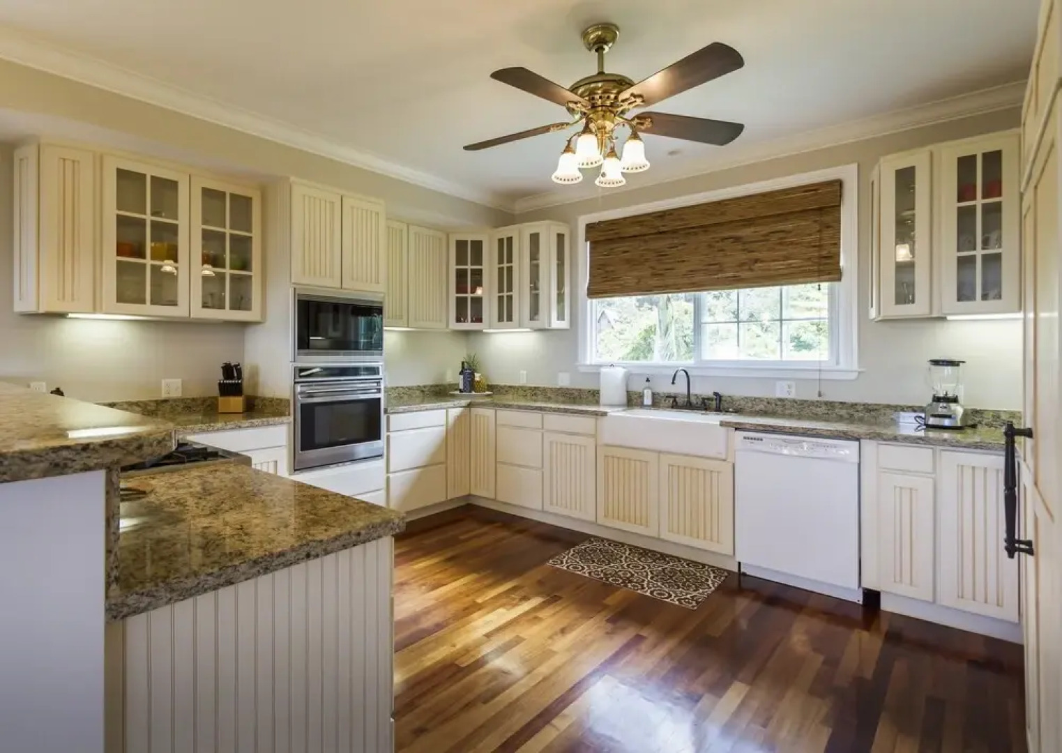 The Green Pineapple Main House 3 Bedroom Home by Redawning