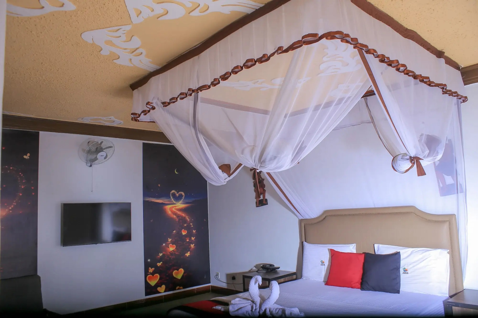 Saffron Beach Bistro & Cottages