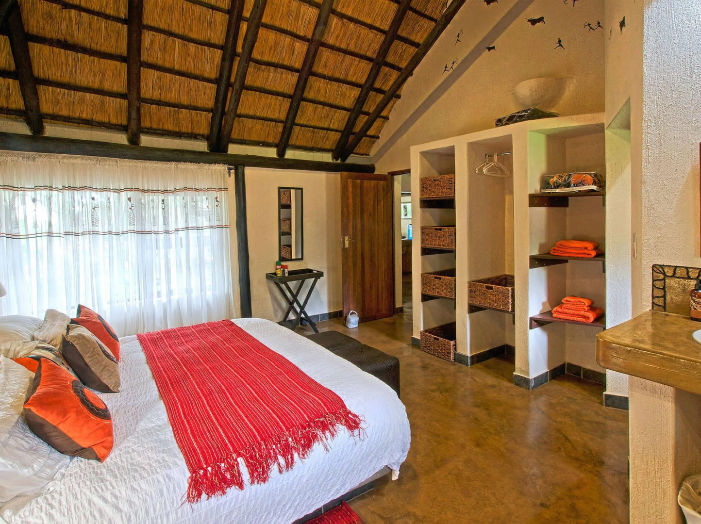 Raptor Retreat Game Lodge