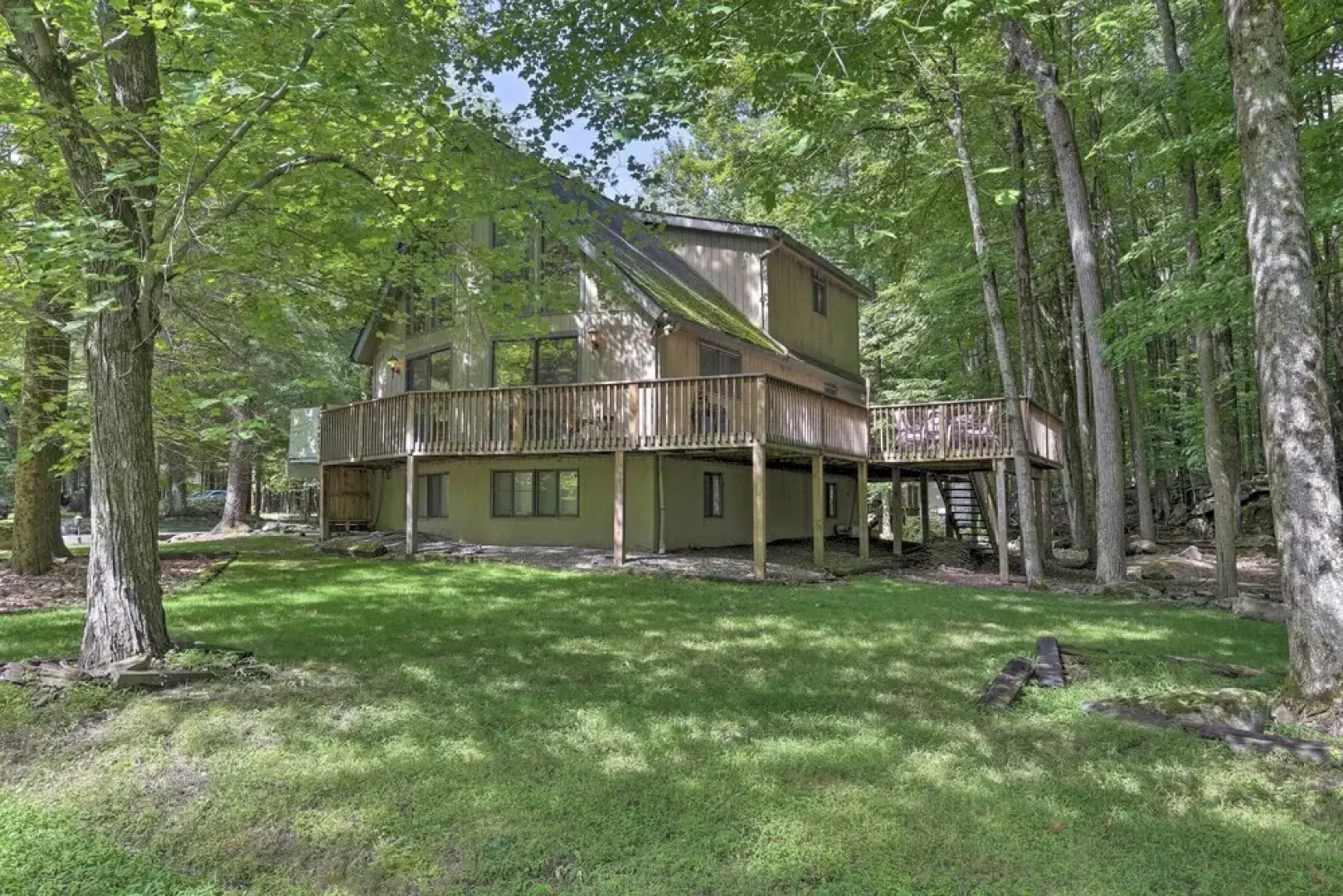 Dog-friendly Lake Ariel Resort Home w/ Deck!
