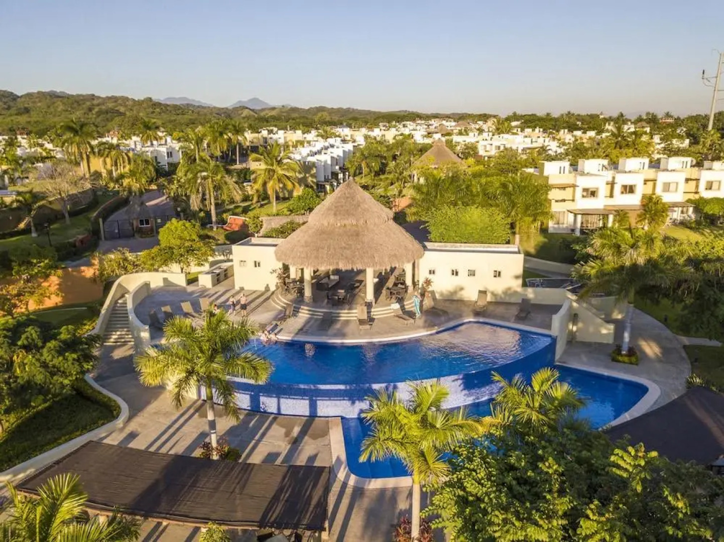 Los Amores 12 3 BR by Casago