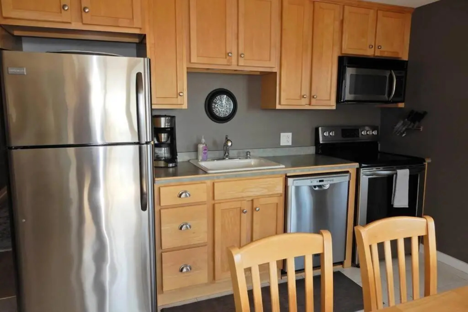 P-Town 2br Beach Beauty on the Bay. Water View!